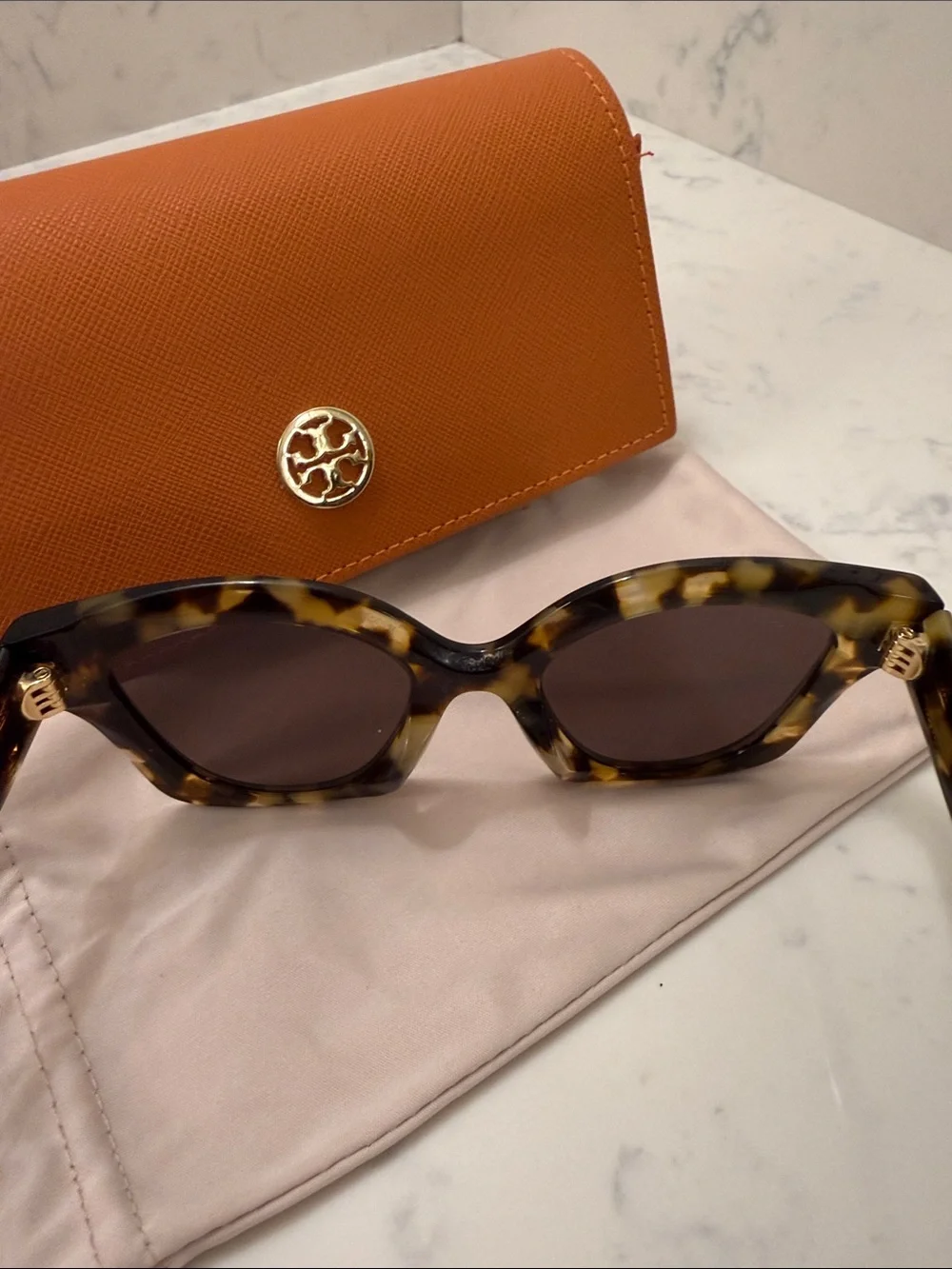 Tory Burch Miller Pushed Square Tortoiseshell Sunglasses with Orange Case - Picture 5 of 6